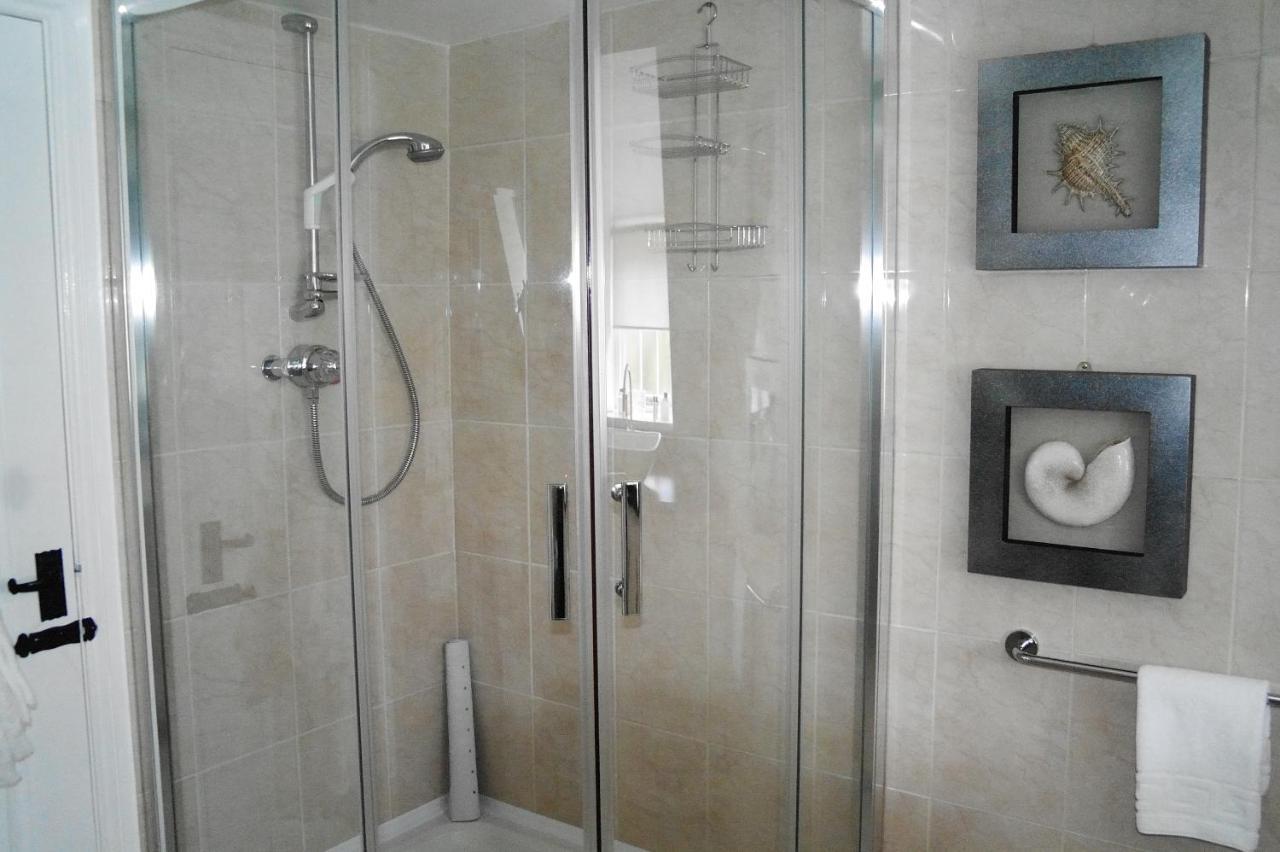 White Linen Whitby, Room Only Exterior photo